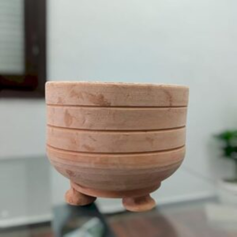 شاليه زرع فخاري طبيعي بأرجل فخارية