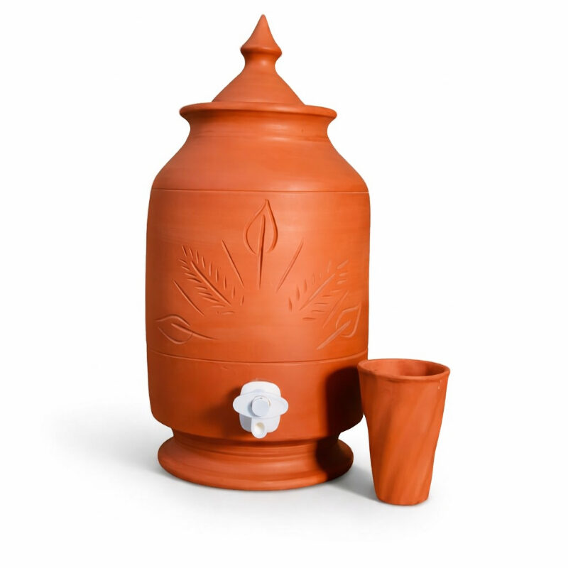 "زير فخاري مزخرف مع كوب"